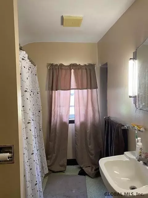 403 Robinson St, Schenectady, NY 12304 photo 9