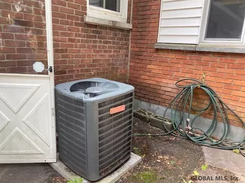 403 Robinson St, Schenectady, NY 12304 photo 3