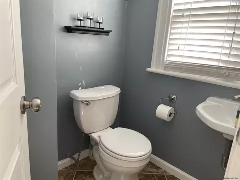 873 Wright Ave, Schenectady, NY 12309 photo 17