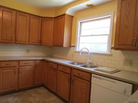 343 E Campbell Rd, Schenectady, NY 12303 photo 12