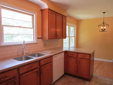 343 E Campbell Rd, Schenectady, NY 12303 photo 11