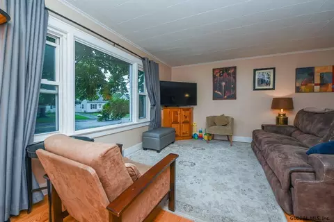 1821 Nott St, Schenectady, NY 12309 photo 8