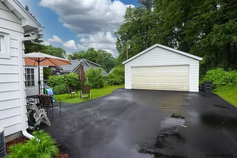 1821 Nott St, Schenectady, NY 12309 photo 3