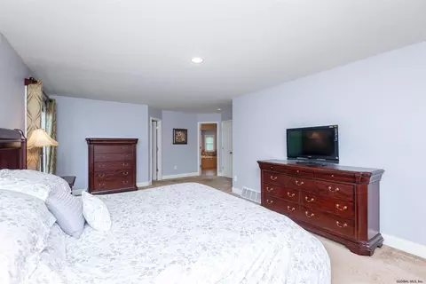 40 Chester Dr, Waterford, NY 12188 photo 23
