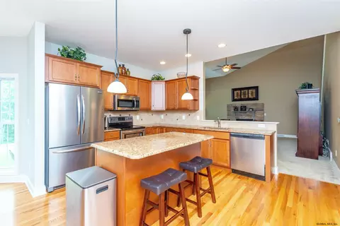 40 Chester Dr, Waterford, NY 12188 photo 7