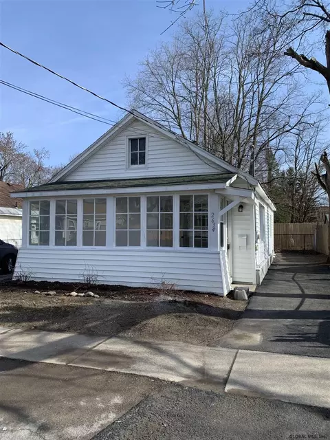 2634 Hendricks St, Schenectady, NY 12306 photo 1
