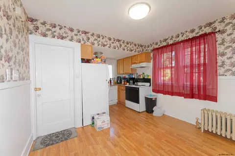 134 Sixth St, Schenectady, NY 12302 photo 5