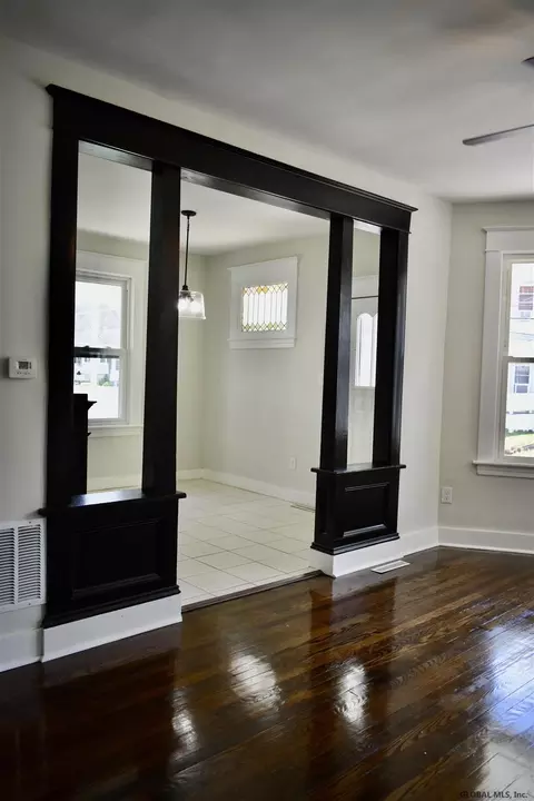 39 Spruce St, Schenectady, NY 12304 photo 7
