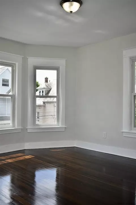 39 Spruce St, Schenectady, NY 12304 photo 19