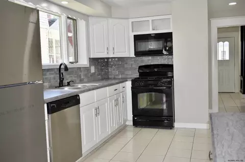 39 Spruce St, Schenectady, NY 12304 photo 15
