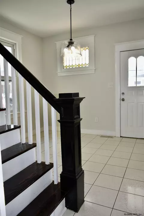 39 Spruce St, Schenectady, NY 12304 photo 4