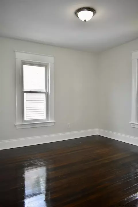 39 Spruce St, Schenectady, NY 12304 photo 18