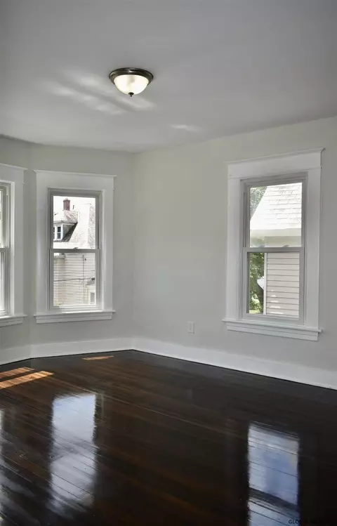 39 Spruce St, Schenectady, NY 12304 photo 17