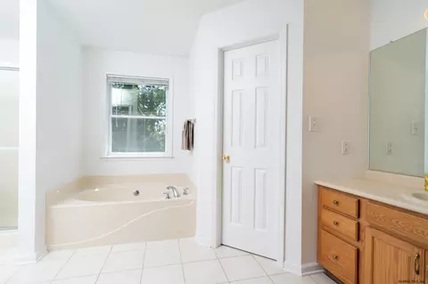 128 Hasgate Dr, Delmar, NY 12054 photo 45