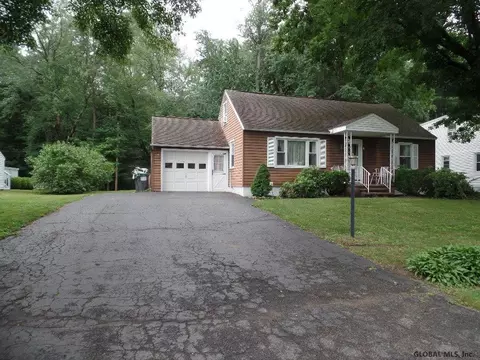12 Keator Dr, Schenectady, NY 12306 photo 2