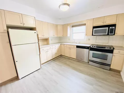 46 Ormond St, Albany, NY 12203 photo 4