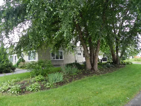 1078 Roberta Rd, Schenectady, NY 12303 photo 3
