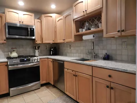 1078 Roberta Rd, Schenectady, NY 12303 photo 14