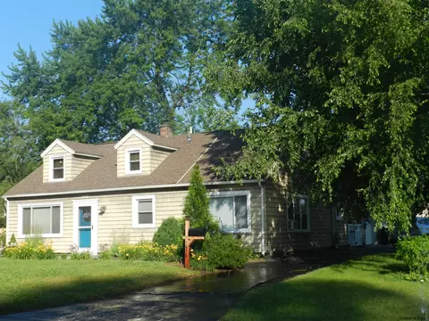1078 Roberta Rd, Schenectady, NY 12303 photo 2