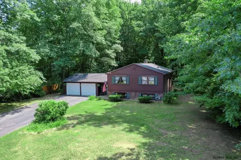 8 Castleberry Dr, Gansevoort, NY 12831 photo 32