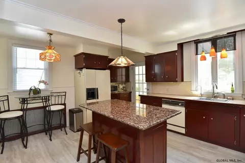 812 Wright Ave, Schenectady, NY 12309 photo 9