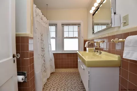 812 Wright Ave, Schenectady, NY 12309 photo 15