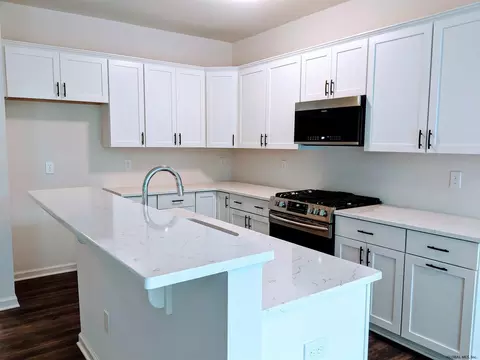 702 Grayson Pl, Schenectady, NY 12302 photo 2