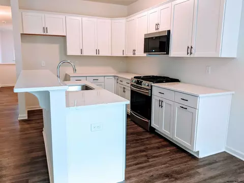 703 Grayson Pl, Schenectady, NY 12302 photo 3
