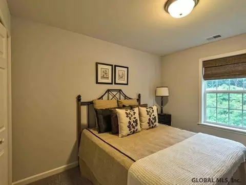 703 Grayson Pl, Schenectady, NY 12302 photo 9
