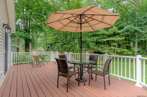 106 Mohawk Dr, Schenectady, NY 12303 photo 73