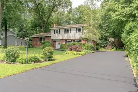106 Mohawk Dr, Schenectady, NY 12303 photo 6