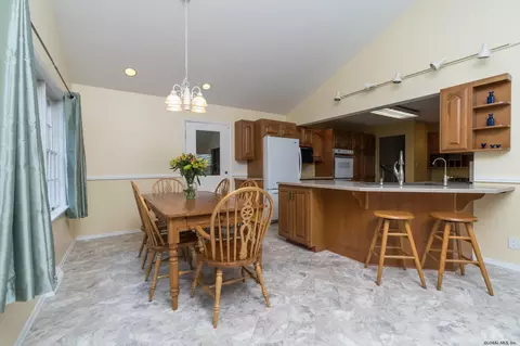 106 Mohawk Dr, Schenectady, NY 12303 photo 34
