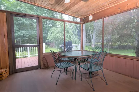 106 Mohawk Dr, Schenectady, NY 12303 photo 39