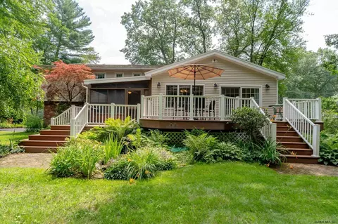 106 Mohawk Dr, Schenectady, NY 12303 photo 2