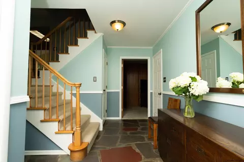 106 Mohawk Dr, Schenectady, NY 12303 photo 9