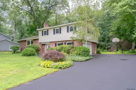 106 Mohawk Dr, Schenectady, NY 12303 photo 4