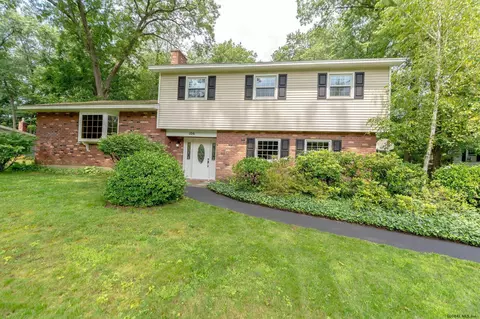 106 Mohawk Dr, Schenectady, NY 12303 photo 7