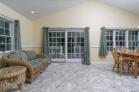 106 Mohawk Dr, Schenectady, NY 12303 photo 36
