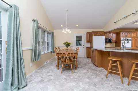 106 Mohawk Dr, Schenectady, NY 12303 photo 33