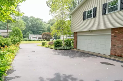 106 Mohawk Dr, Schenectady, NY 12303 photo 69