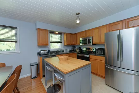 263 Ray Ave, Schenectady, NY 12304 photo 8