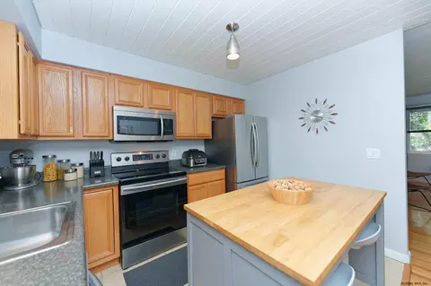 263 Ray Ave, Schenectady, NY 12304 photo 9