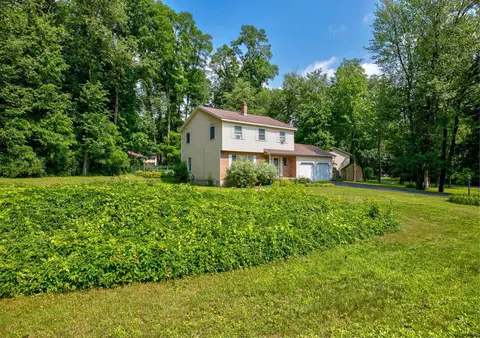 3 Raspberry Dr, Malta, NY 12020 photo 2