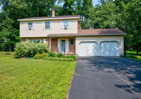 3 Raspberry Dr, Malta, NY 12020 photo 1