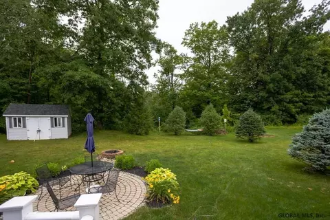 5 Brookhaven Ln, Glenmont, NY 12077 photo 3