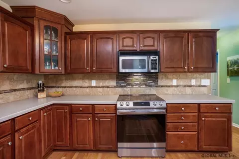 5 Brookhaven Ln, Glenmont, NY 12077 photo 13