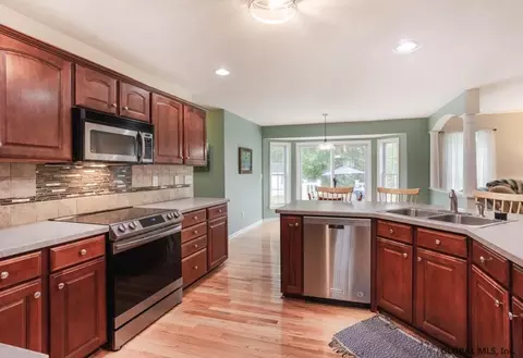 5 Brookhaven Ln, Glenmont, NY 12077 photo 9