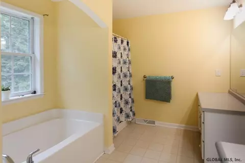 5 Brookhaven Ln, Glenmont, NY 12077 photo 36