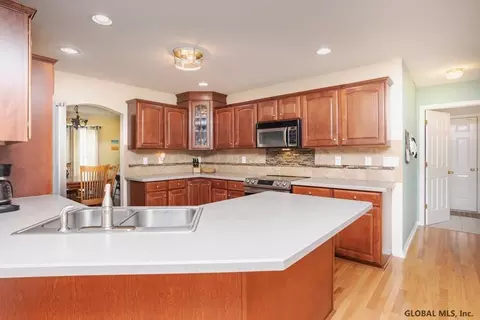 5 Brookhaven Ln, Glenmont, NY 12077 photo 10