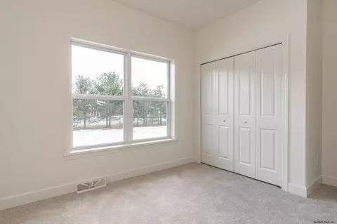 305 Danielle Dr, Schenectady, NY 12303 photo 18
